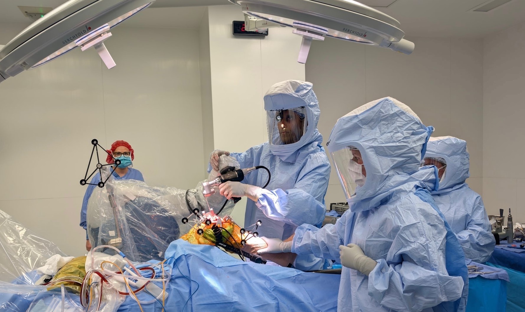 Dr. Jain performing robotic-assisted knee replacement